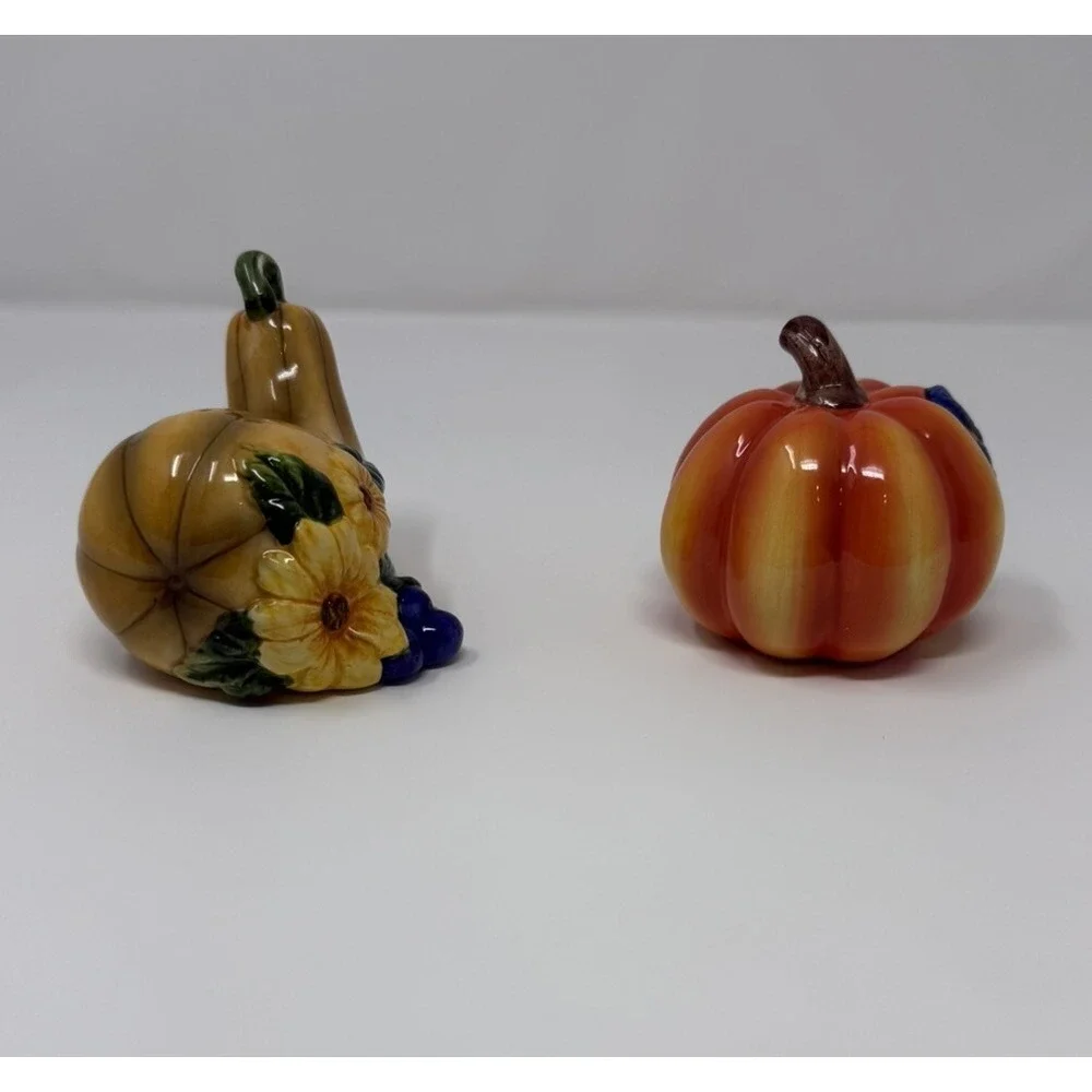 Avon  2001 Ceramic Salt & Pepper Shakers Harvest Pumpkin Squash Gourd Fall